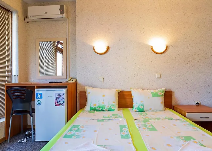 бриз Отель 2*